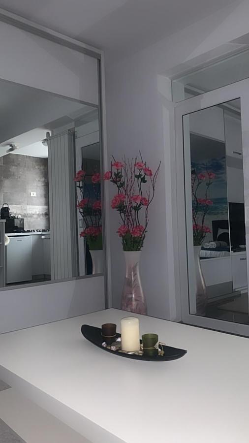 MariSole Apartment Constanta Bagian luar foto